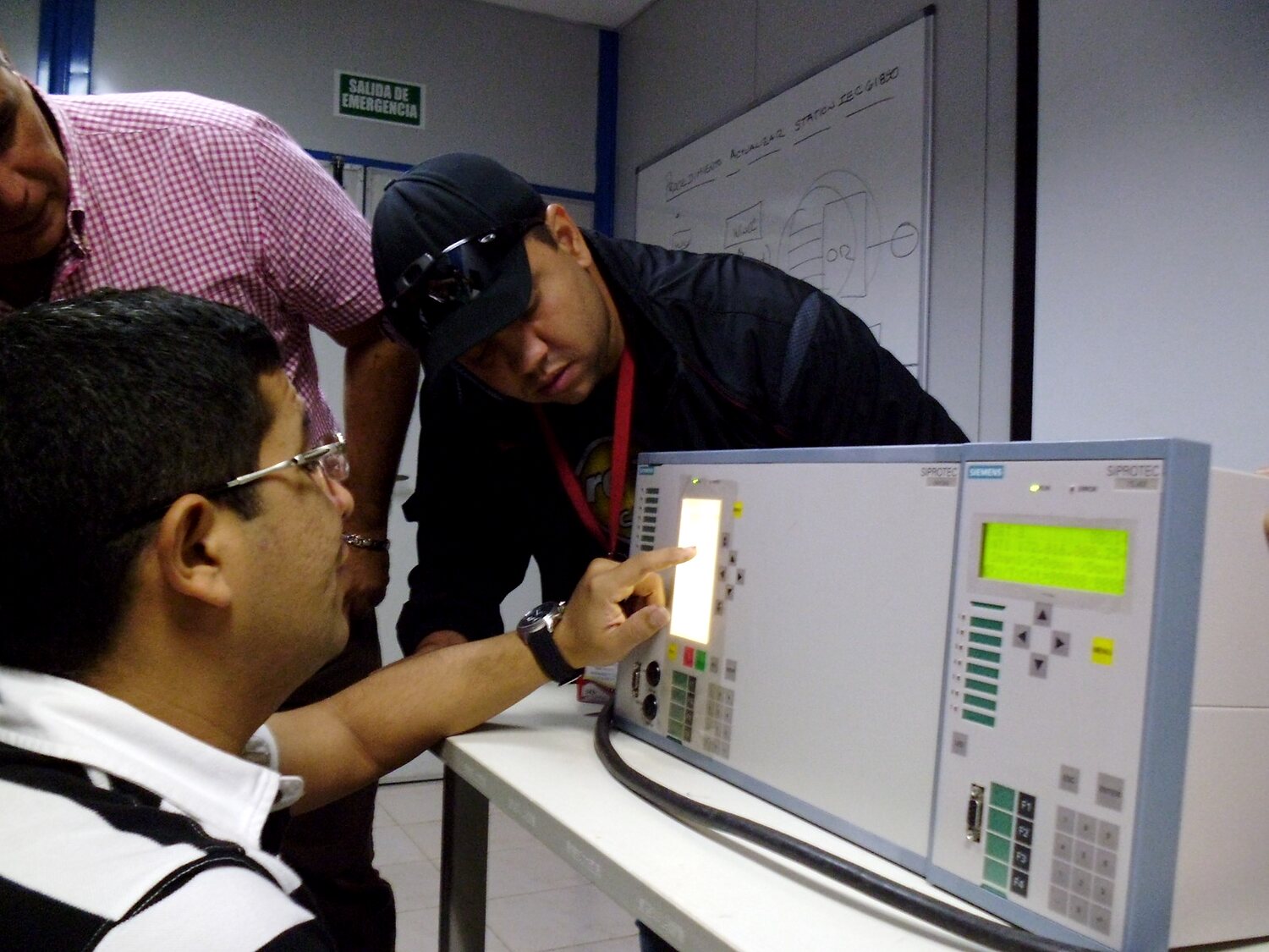 Pruebas y puesta en servicio de teleprotección en línea de 765 kV