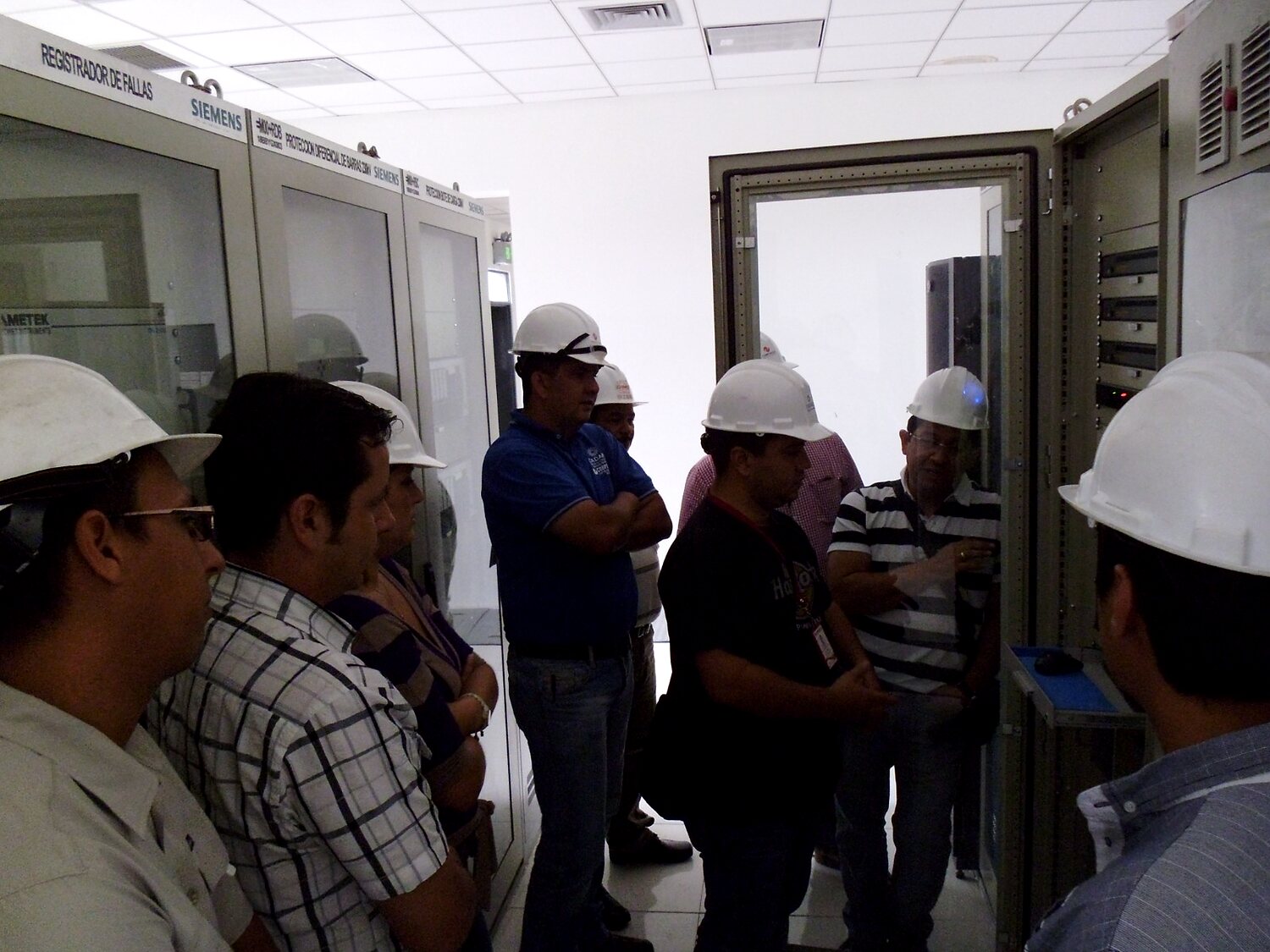 Comisionamiento de esquemas de protección y control en sitio